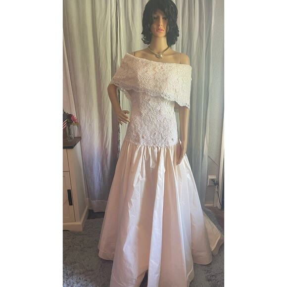 Vintage ILGWU Pink Lace Off-Shoulder Formal Gown - Picture 8 of 17